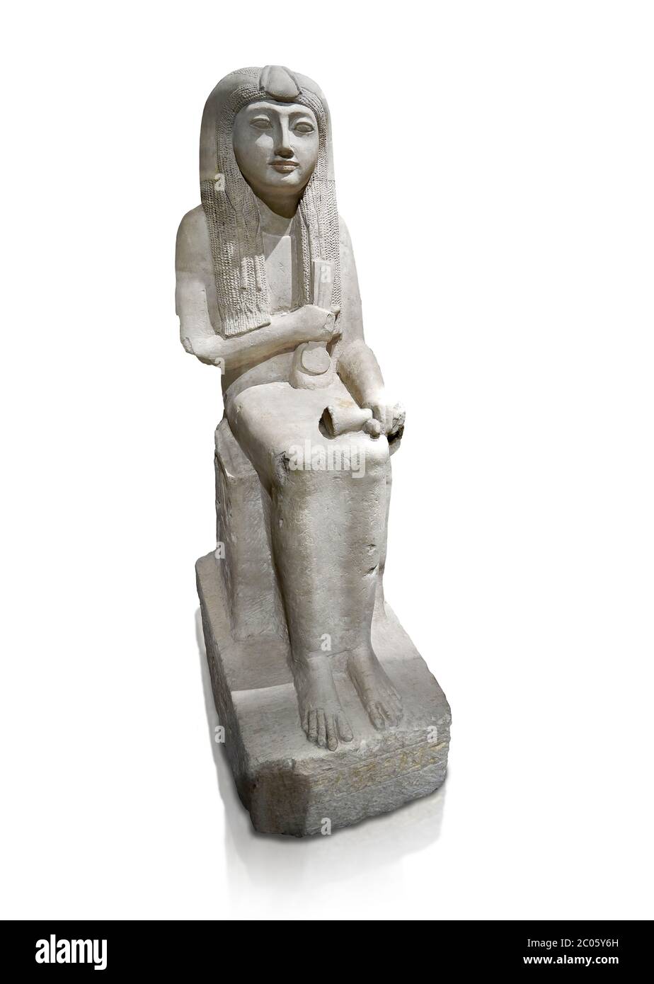 Antica statua egiziana di Hel, calcare, nuovo Regno, fine XVIII dinastia, (1320-1280 a.C.), Saqqara. Museo Egizio, Torino, sfondo bianco. Il wom Foto Stock