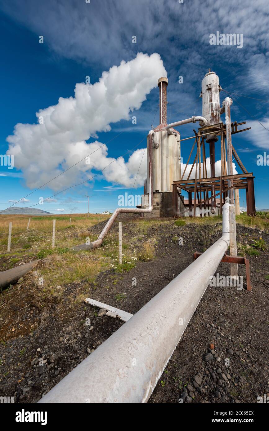 Produzione di energia da energia geotermica, fattoria vicino a Geysir, Islanda Foto Stock