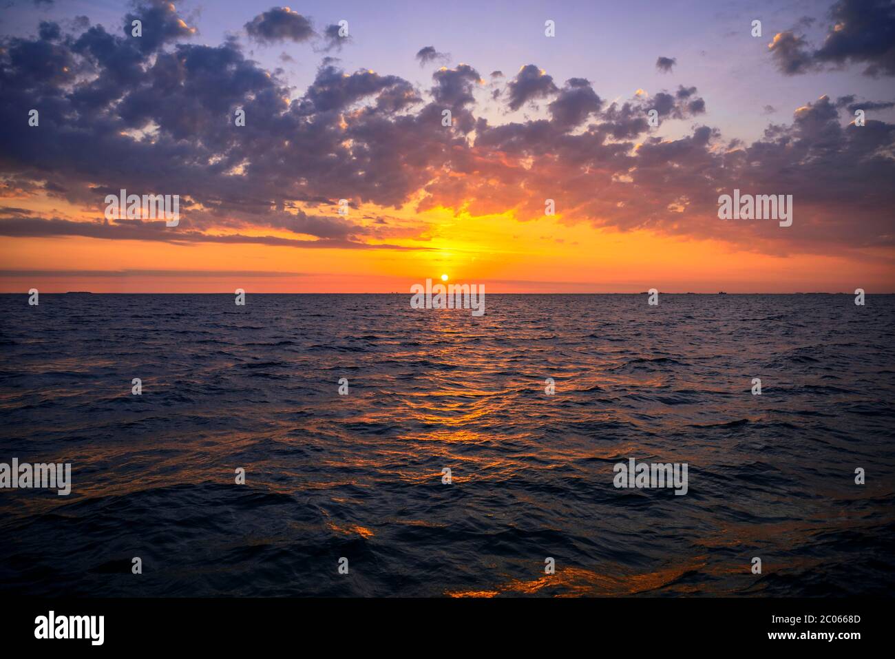 Alba sul mare, Amager Strand, Copenaghen, Danimarca Foto Stock