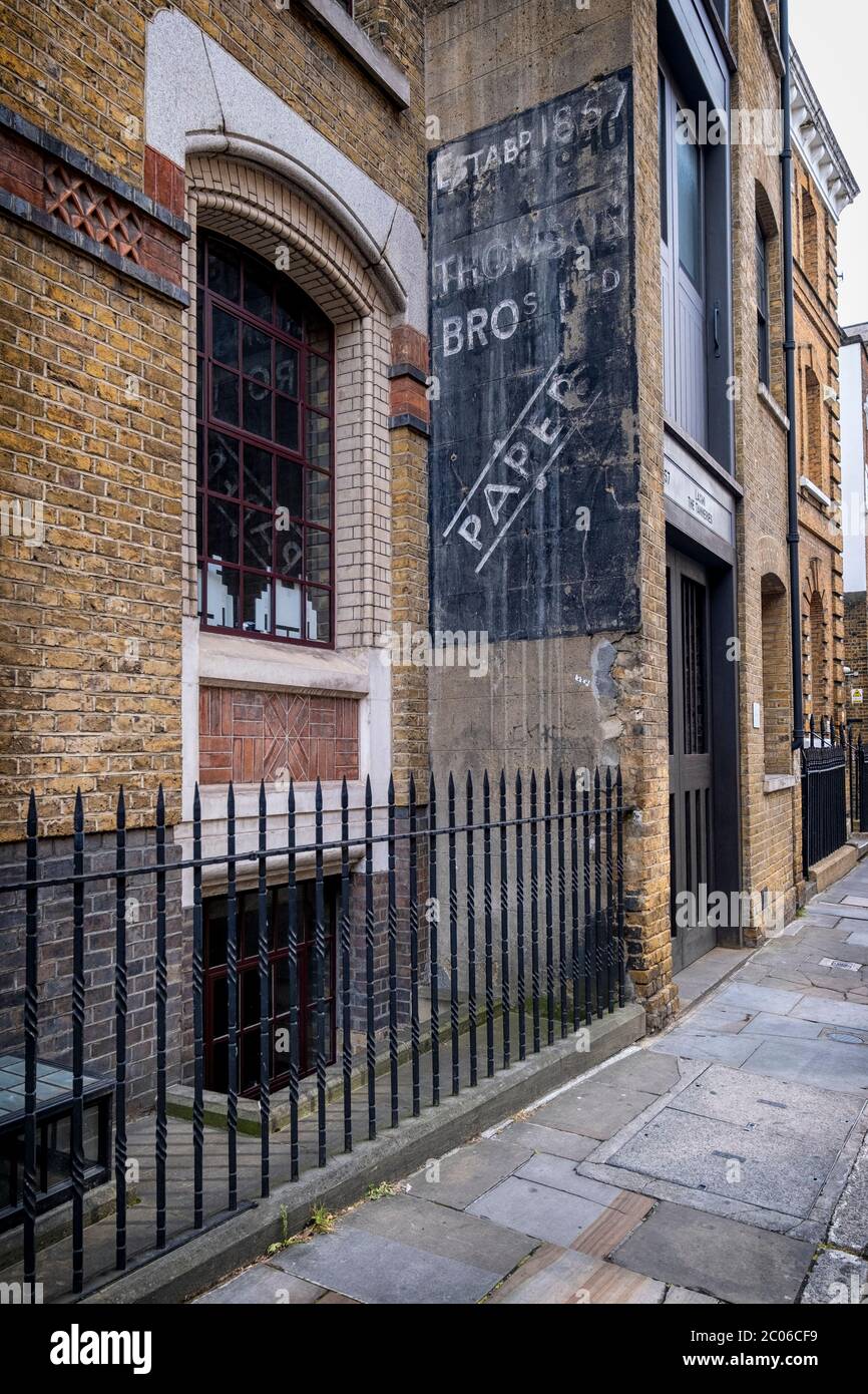 Ghost segno per i cartieri vittoriani locali, Thomas Brothers, Bermondsey Street, London Bridge, Londra Foto Stock
