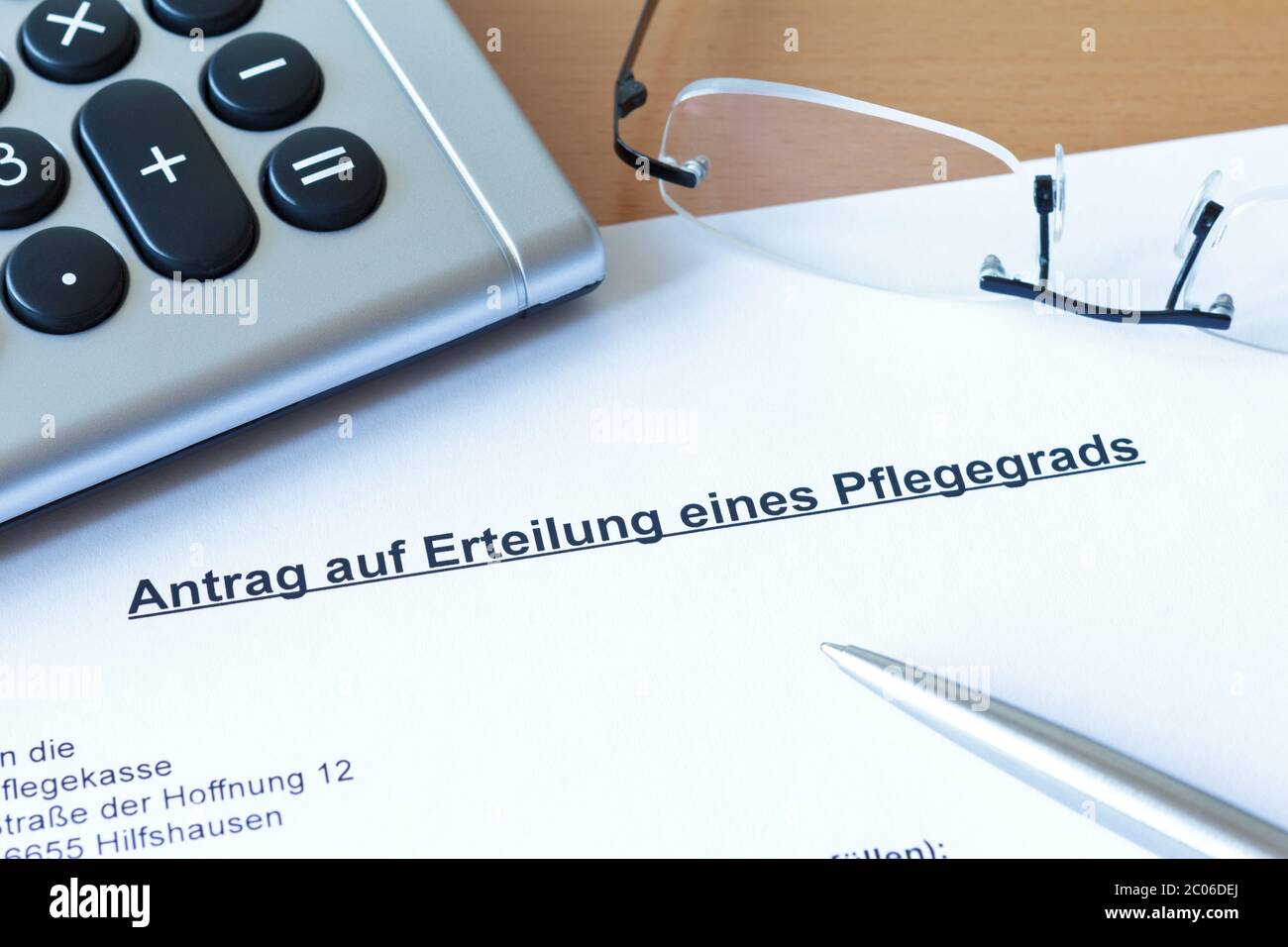 Domanda di classificazione delle esigenze di assistenza infermieristica in tedesco: Antrag pflegegrad beantragen. Foto Stock