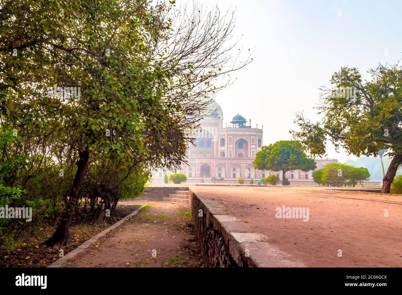 Vista reale del primo giardino-tomba nel subcontinente indiano a Nuova Delhi, India, Asia. La Tomba è un ottimo esempio di architettura persiana. Foto Stock