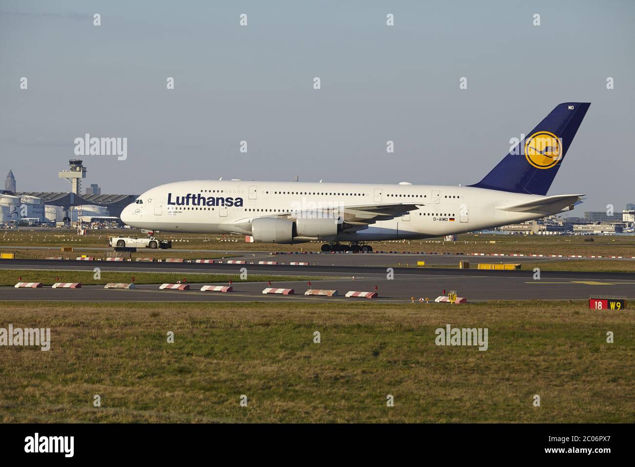 Aeroporto di Francoforte - lancio di un Airbus A380-800 da Lufthansa Foto Stock