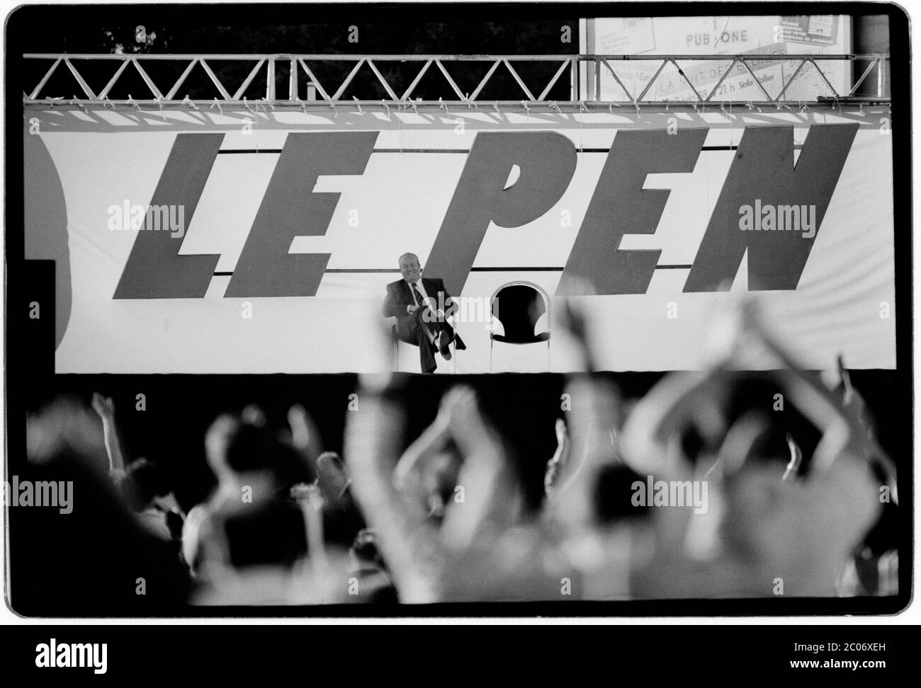 Jean-Marie le Pen leader del fronte nazionale e sostenitori della campagna elettorale presidenziale Marsiglia 1988. Foto Stock