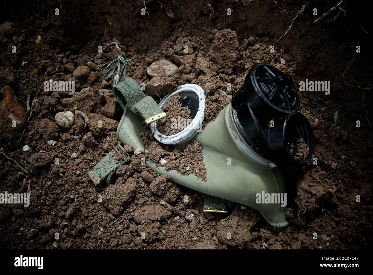 Vecchia maschera per la guerra batteriologica utilizzata durante l'era della guerra fredda. Foto Stock
