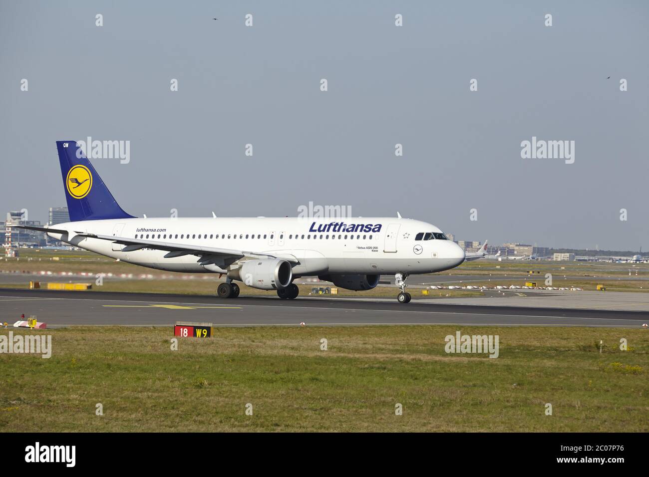Aeroporto di Francoforte - lancio di una A320-200 da Lufthansa Foto Stock