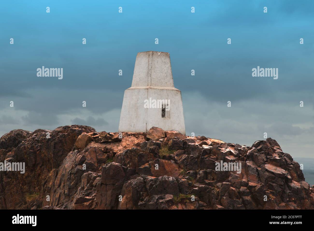 Monumento in cima Arthur's Seat, Rocky collina, Holyrood Park, Edimburgo, Scozia, 2017 Foto Stock