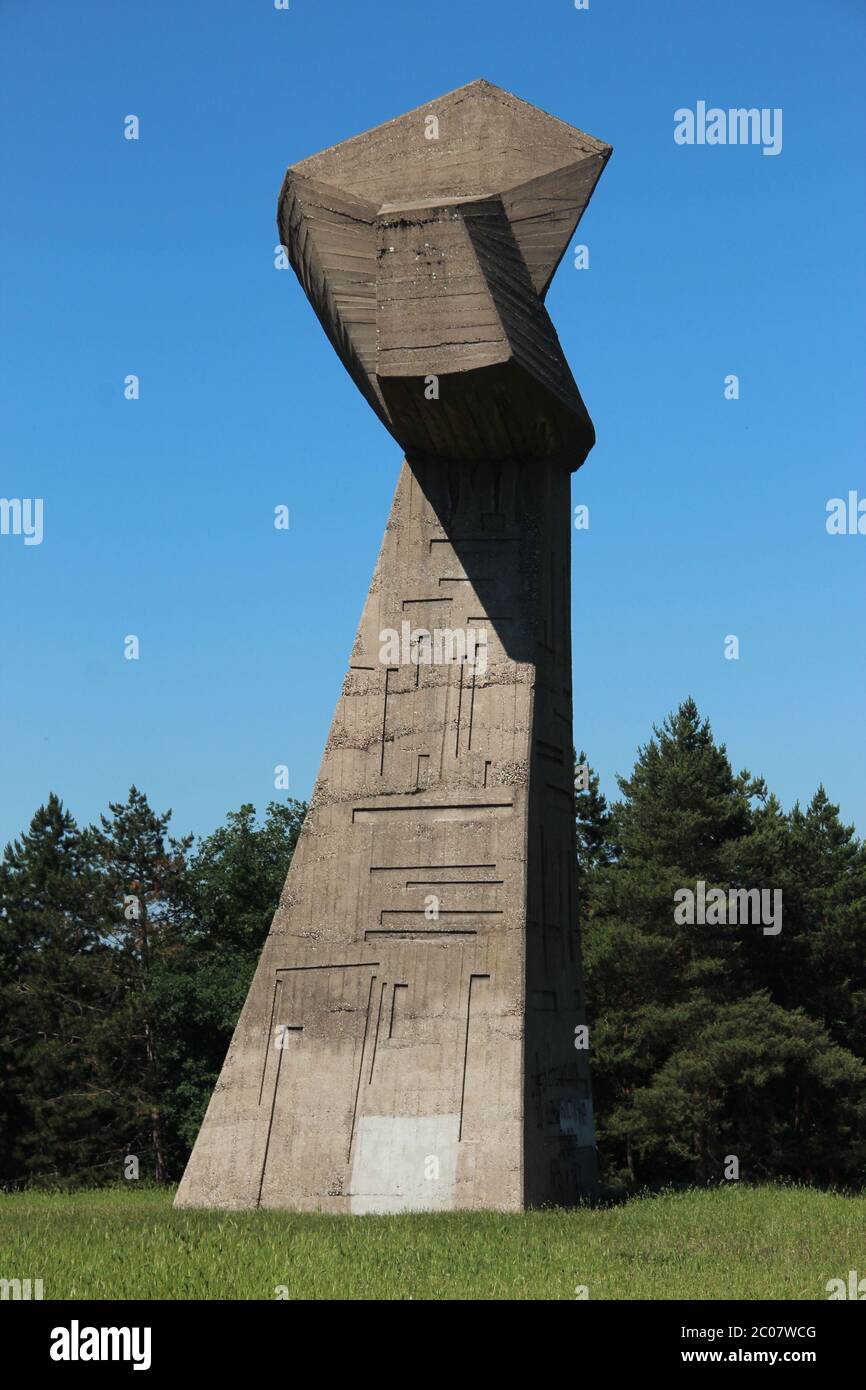 I pugni concreti che formano il monumento di Bubanj nel Parco commemorativo di Bubanj, un memoriale per gli oltre 10,000 cittadini di Nis (ora in Serbia) che Foto Stock