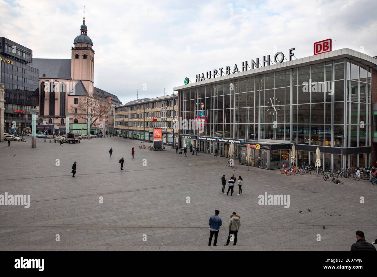 Leerer Bahnhofsvorplatz zur Auswirkung des Coronavirus. Köln, 19.03.2020 Foto Stock