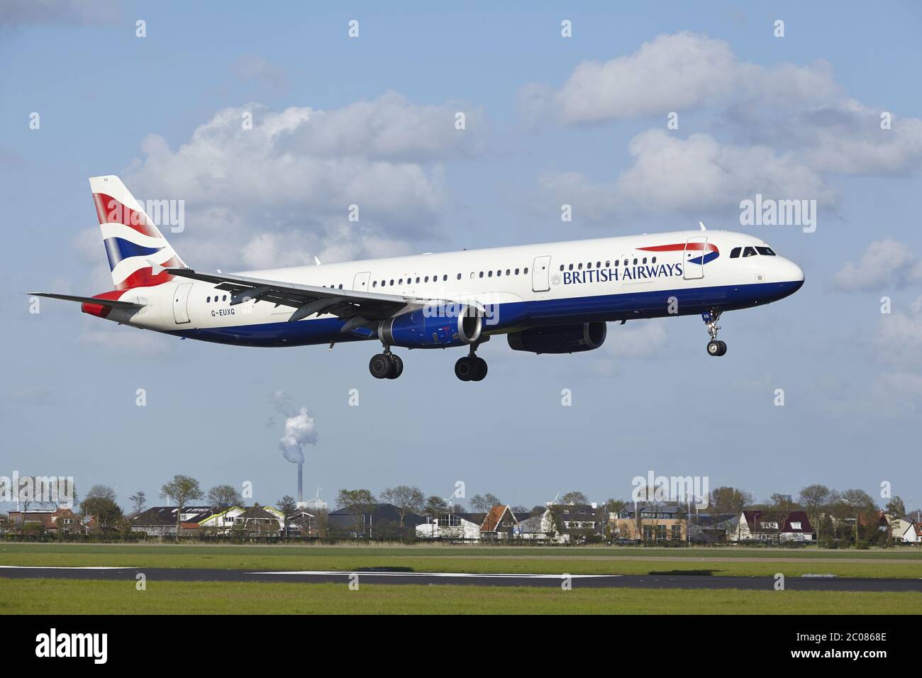 Aeroporto Schiphol di Amsterdam - atterra la British Airways Airbus A321 Foto Stock