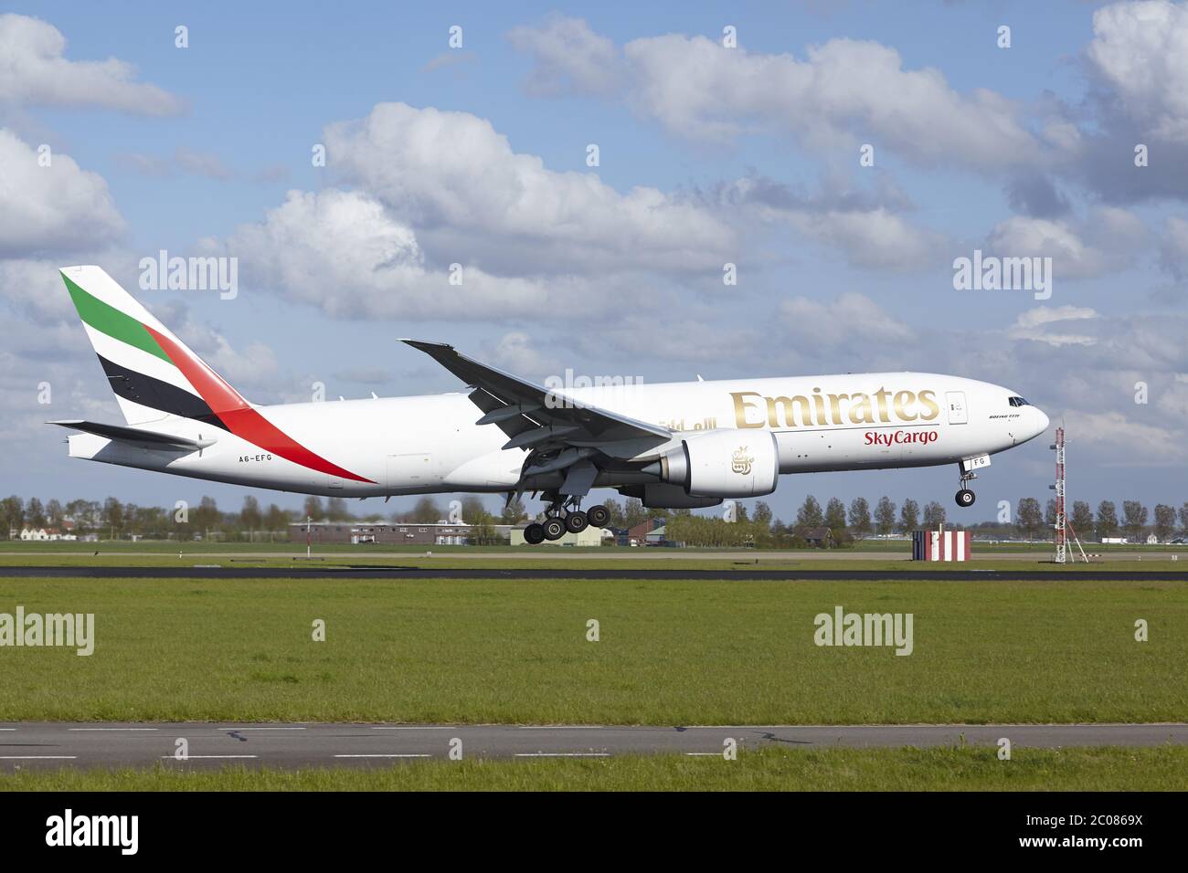 Aeroporto Schiphol di Amsterdam - Emirates SkyCargo Boeing 777 terre Foto Stock