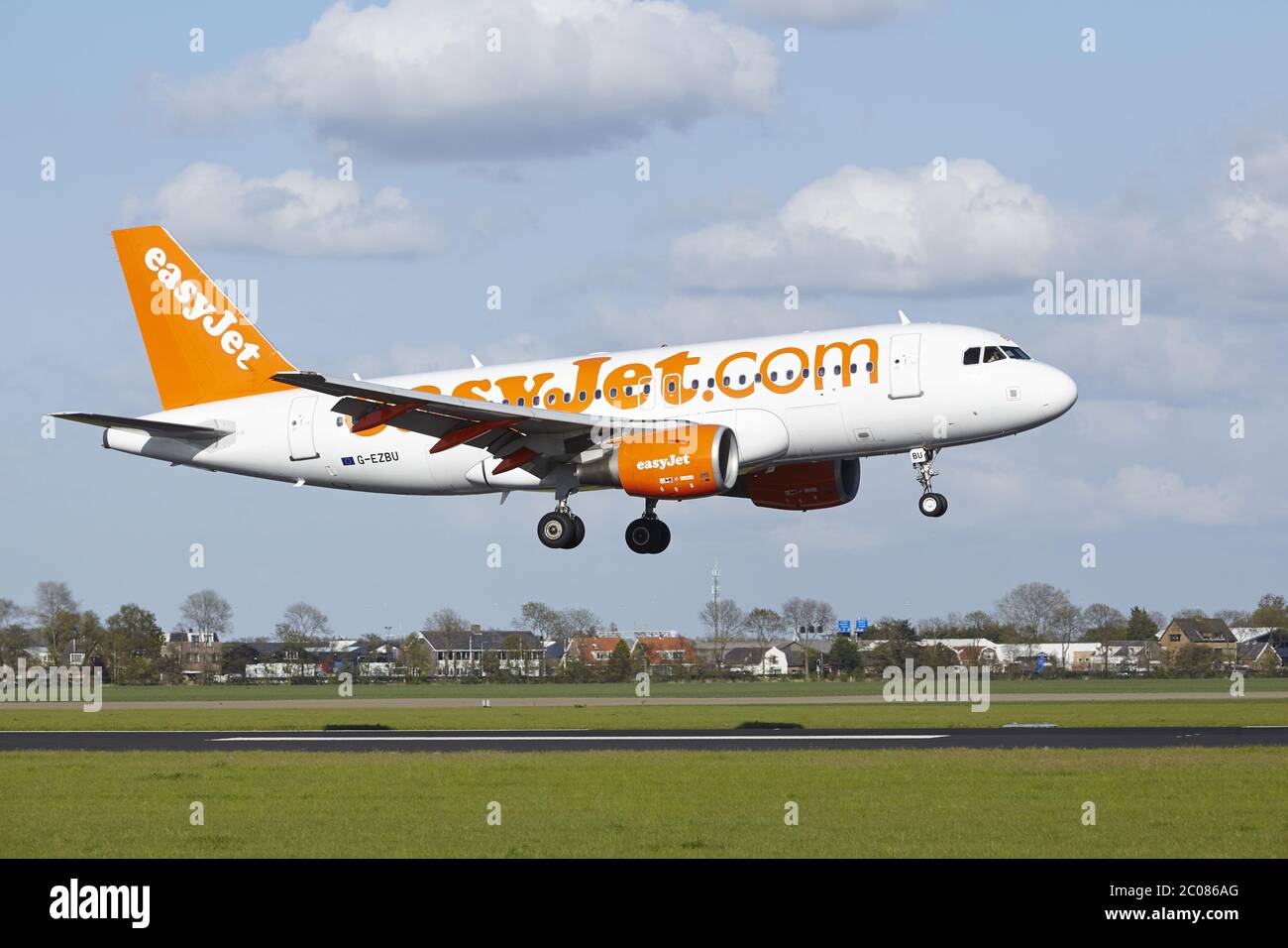 Aeroporto di Amsterdam Schiphol - atterra l'Airbus A319 EasyJet Foto Stock