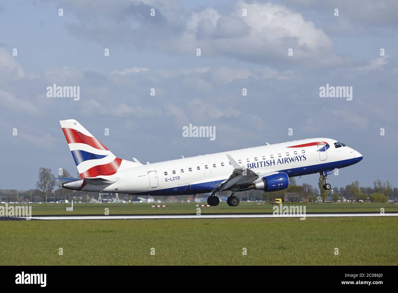 Aeroporto Schiphol di Amsterdam - British Airways Embraer 170 terre Foto Stock