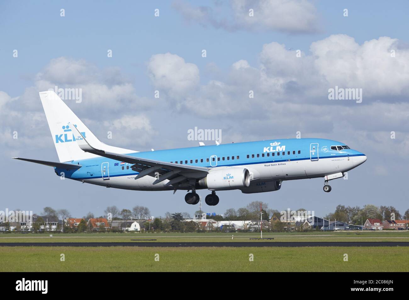 Aeroporto Flughafen Amsterdam Schiphol - Boeing 737 del KLM Landset Foto Stock