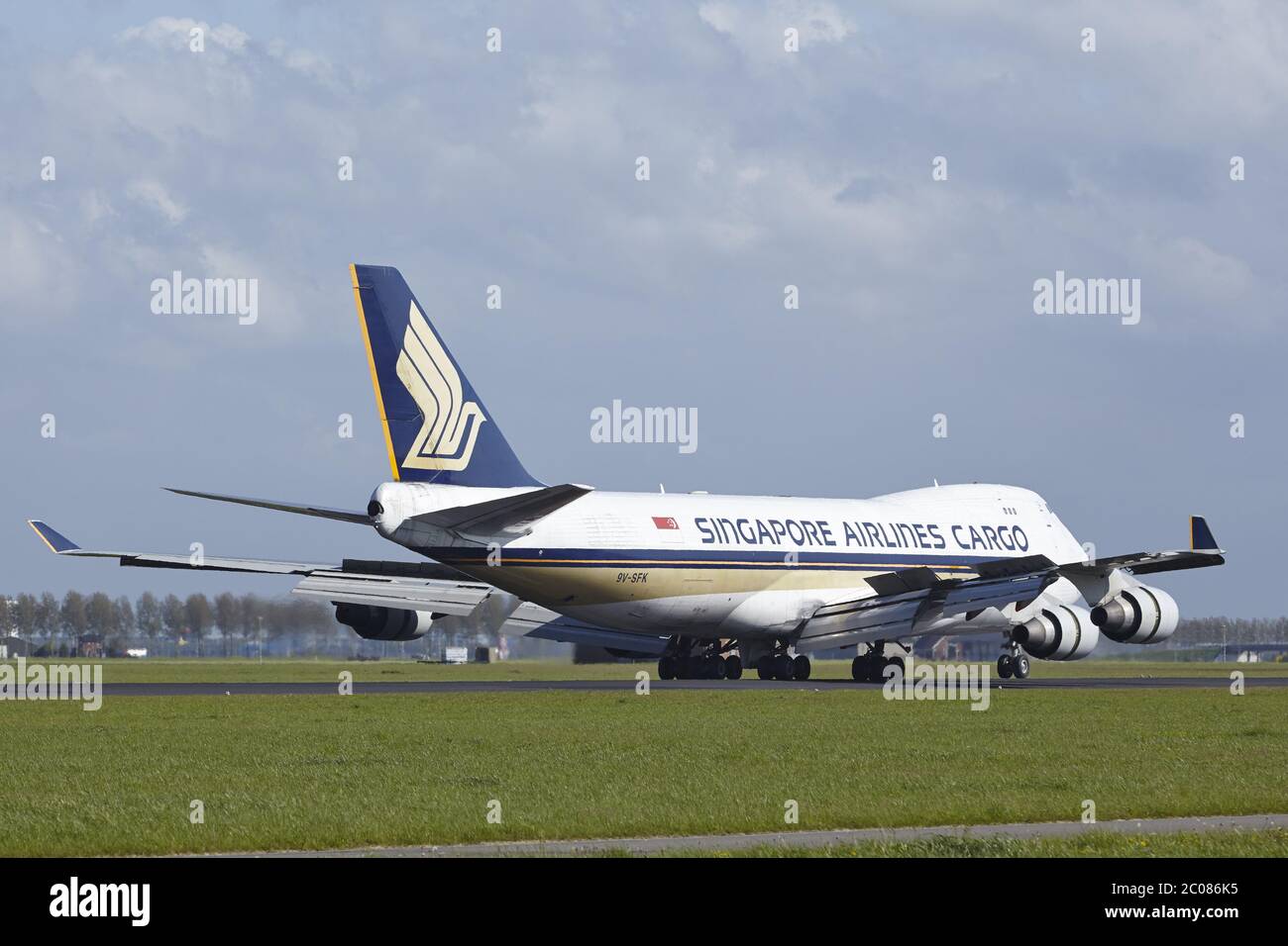 Aeroporto di Amsterdam Schiphol - il Boeing 747 di Singapore Airlines Cargo atterra Foto Stock