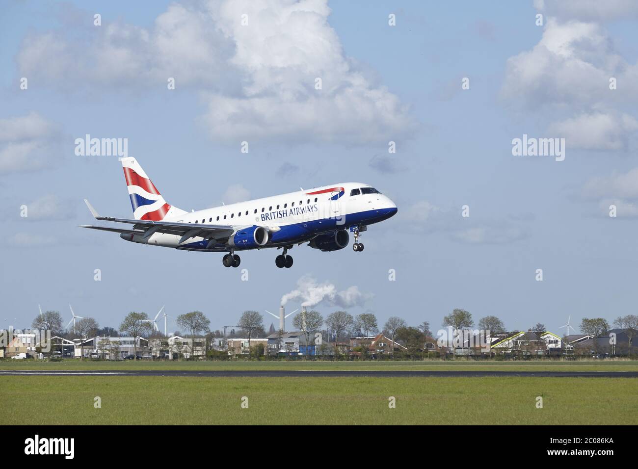 Aeroporto Schiphol di Amsterdam - British Airways Embraer 170 terre Foto Stock