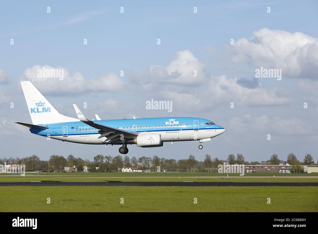 Aeroporto Flughafen Amsterdam Schiphol - Boeing 737 del KLM Landset Foto Stock