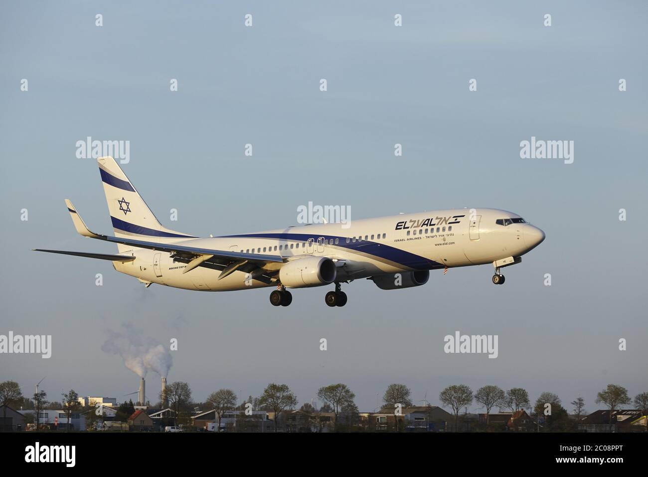 Aeroporto Schiphol di Amsterdam - il Boeing 737 di El al Israel Airlines atterra Foto Stock