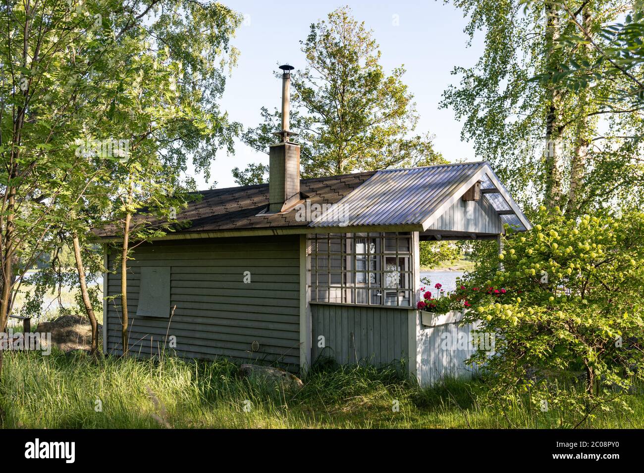 Cottage estivo o capanna estiva nella zona del campo estivo di Kivinokka a Helsinki, Finlandia Foto Stock