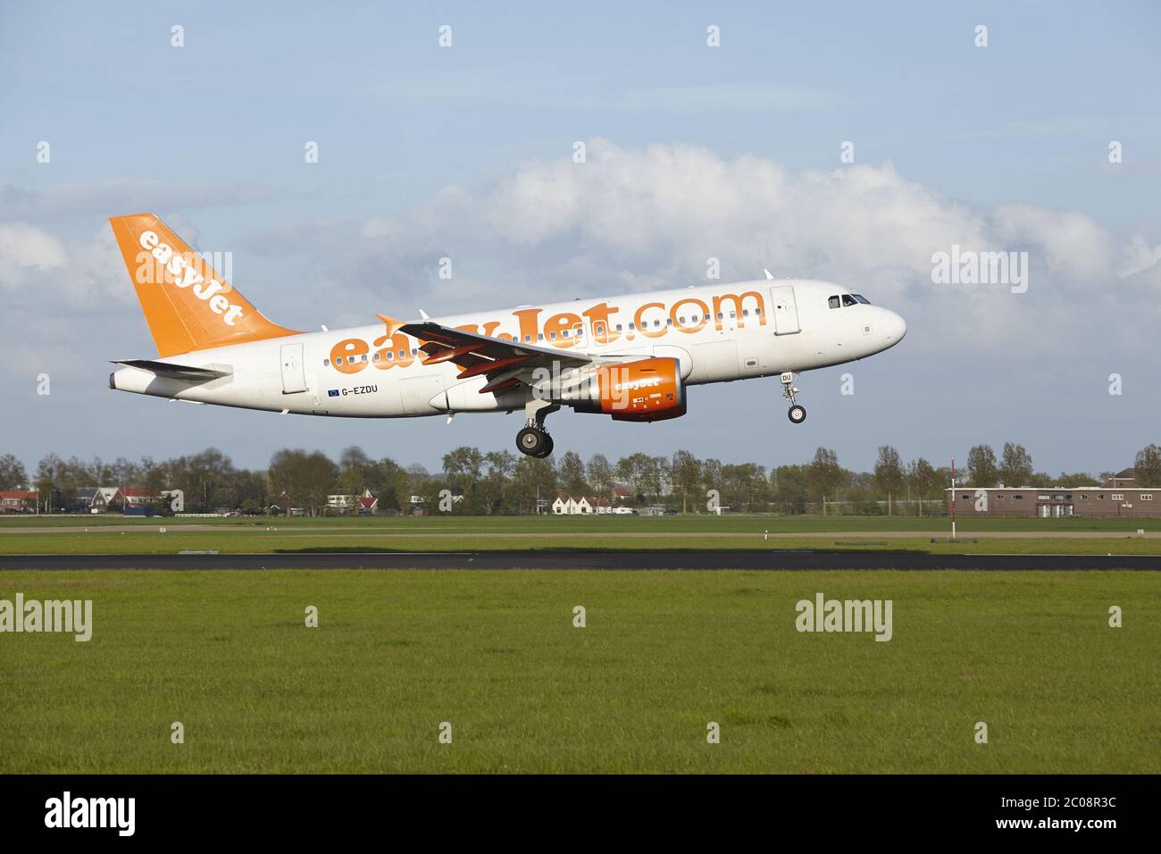Aeroporto di Amsterdam Schiphol - atterra l'Airbus A319 EasyJet Foto Stock