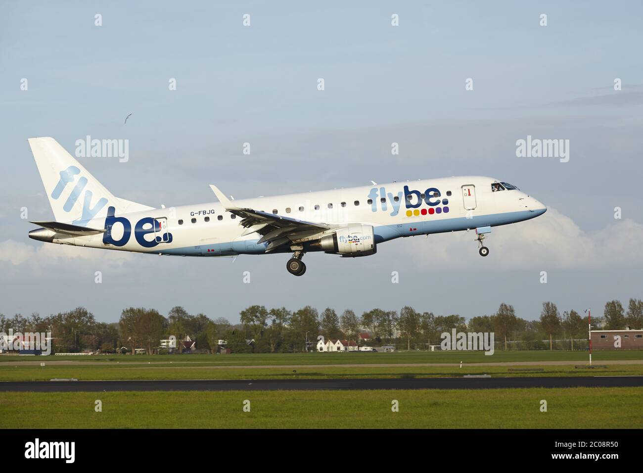 Aeroporto Schiphol di Amsterdam - Embraer ERJ-175 da Flybe Foto Stock