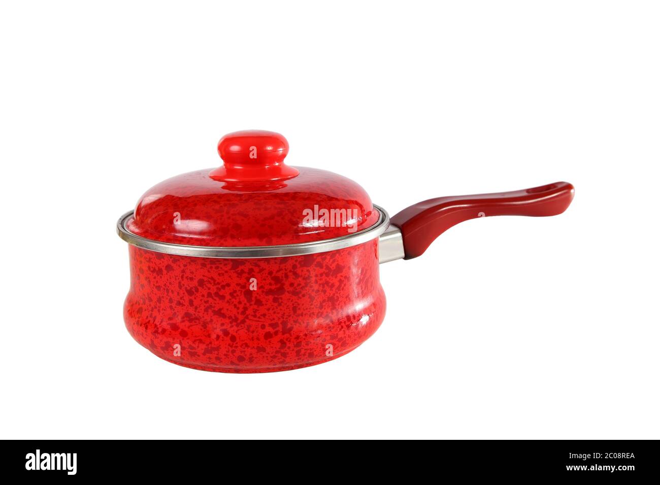 Pentola rossa con coperchio. Isolato su sfondo bianco Foto Stock