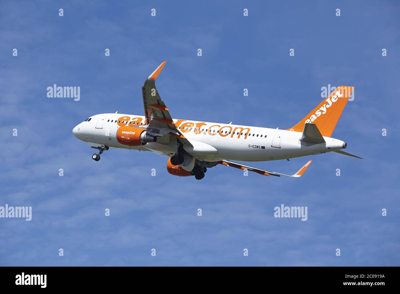 Aeroporto di Amsterdam Schiphol - l'Airbus A320 EasyJet decolli Foto Stock