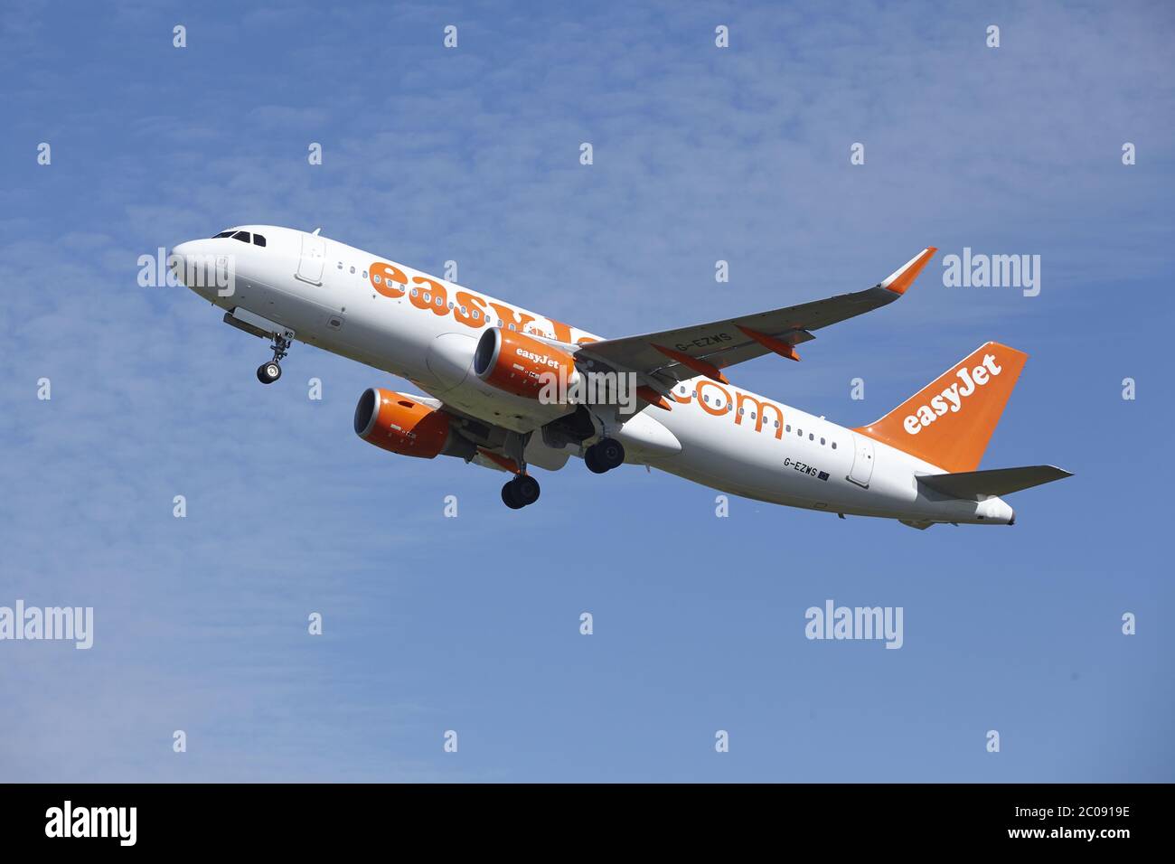 Aeroporto di Amsterdam Schiphol - l'Airbus A320 EasyJet decolli Foto Stock