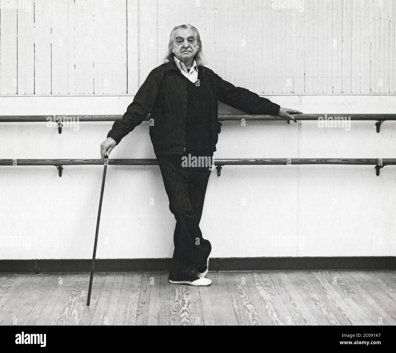 Ritratto del maestro Vincenzo Celli, insegnante, coreografo ed ex ballerino nel suo studio e classe nel centro di Manhattan nel 1980. Foto Stock