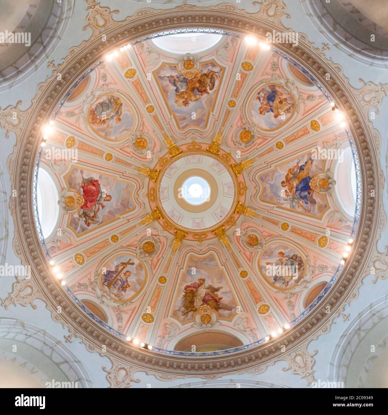 DRESDA, GERMANIA - CIRCA MARZO 2013: Bel soffitto della Cattedrale di Frauenkirche, nel marzo 2013, Dresda, Germania. Foto Stock