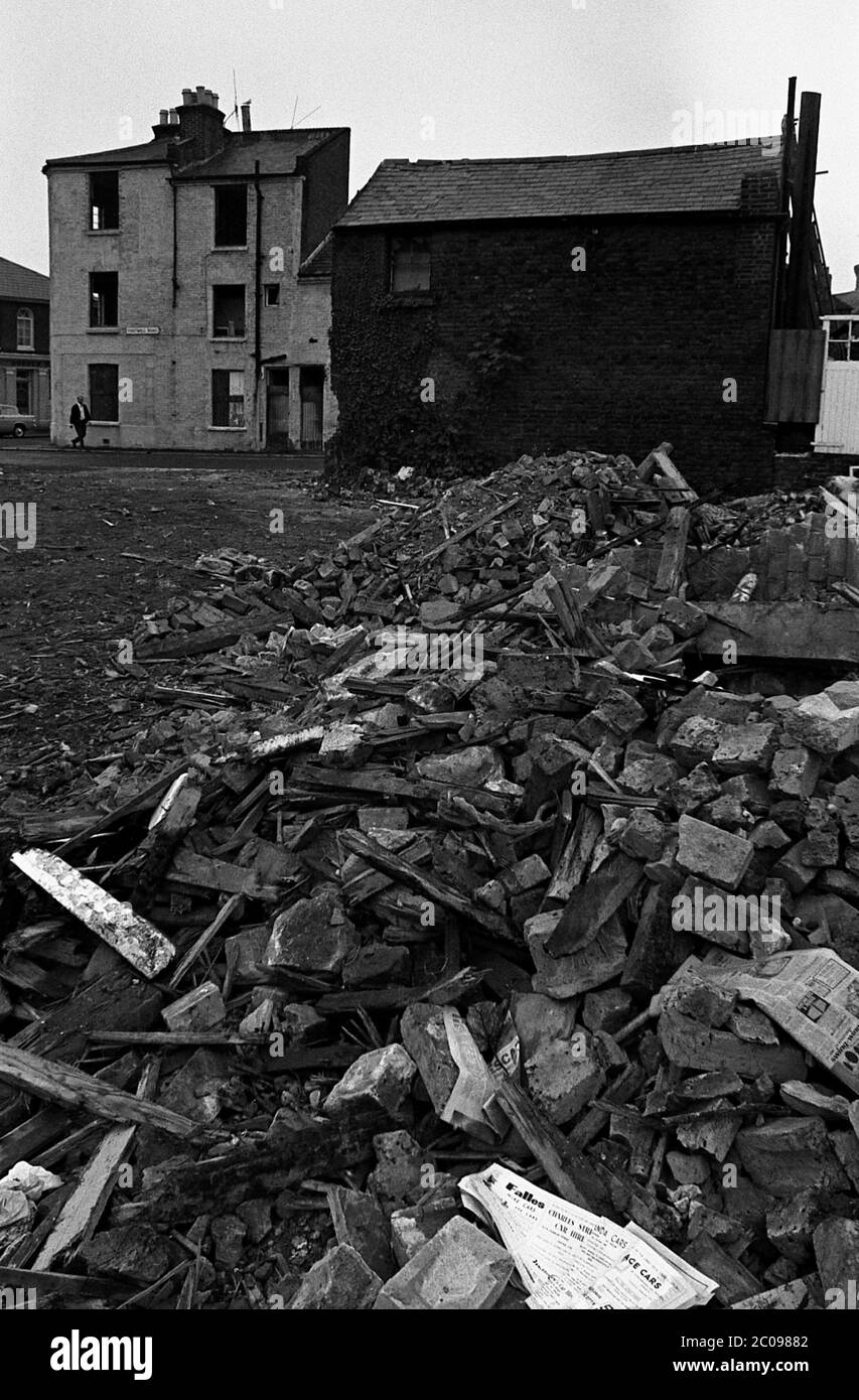 AJAXNETPHOTO. 14 SETTEMBRE 1969. SOUTHSEA, PORTSMOUTH, INGHILTERRA. - RAISED - FONTWELL ROAD DEMOLITION SITE VICINO A MARMION ROAD, SOUTHSEA.PHOTO:JONATHAN EASTLAND/AJAX REF:356946 2 58 Foto Stock