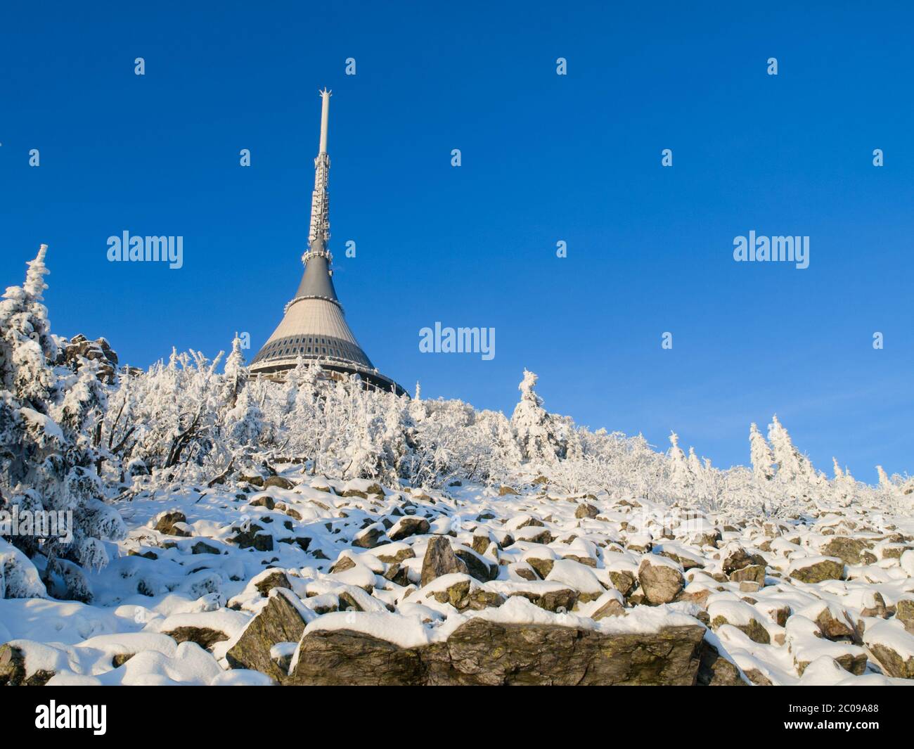 Trasmettitore con gazatto in inverno, Liberec, Repubblica Ceca Foto Stock