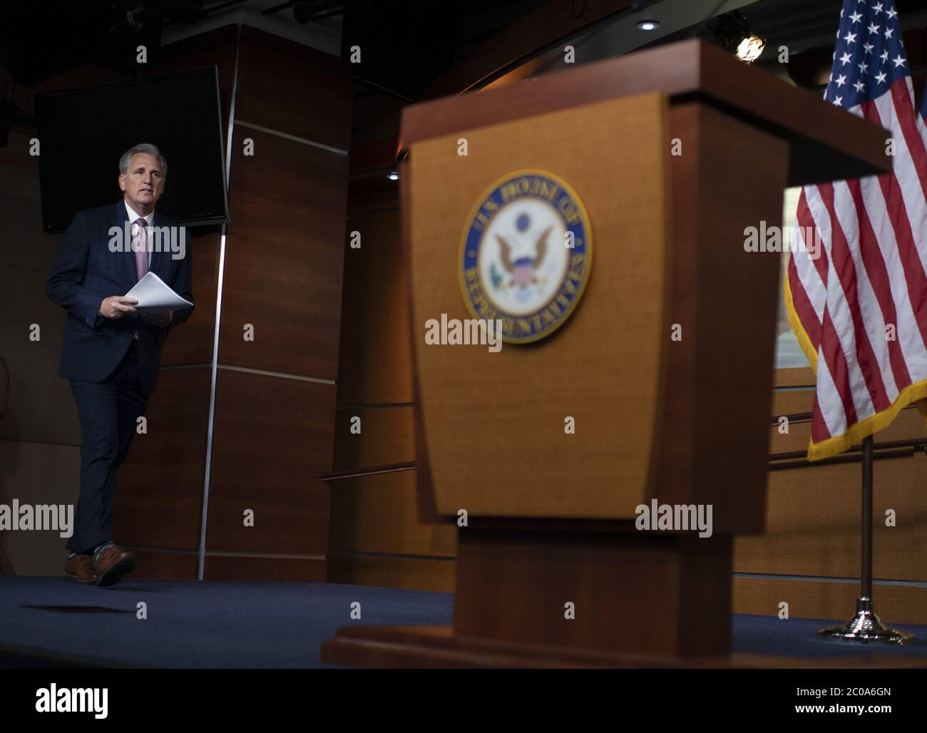 Washington, Stati Uniti. 11 Giugno 2020. Il leader della minoranza di case Kevin McCarthy arriva per la sua conferenza stampa settimanale al Campidoglio degli Stati Uniti a Washington, DC giovedì 11 giugno 2020. Foto di Kevin Dietsch/UPI Credit: UPI/Alamy Live News Foto Stock