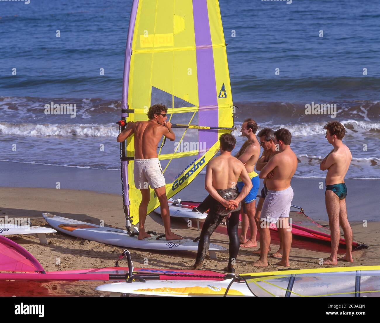 Istruzioni di windsurf, Las Cucharas Beach, Costa Teguise, Lanzarote, Isole Canarie, Spagna Foto Stock