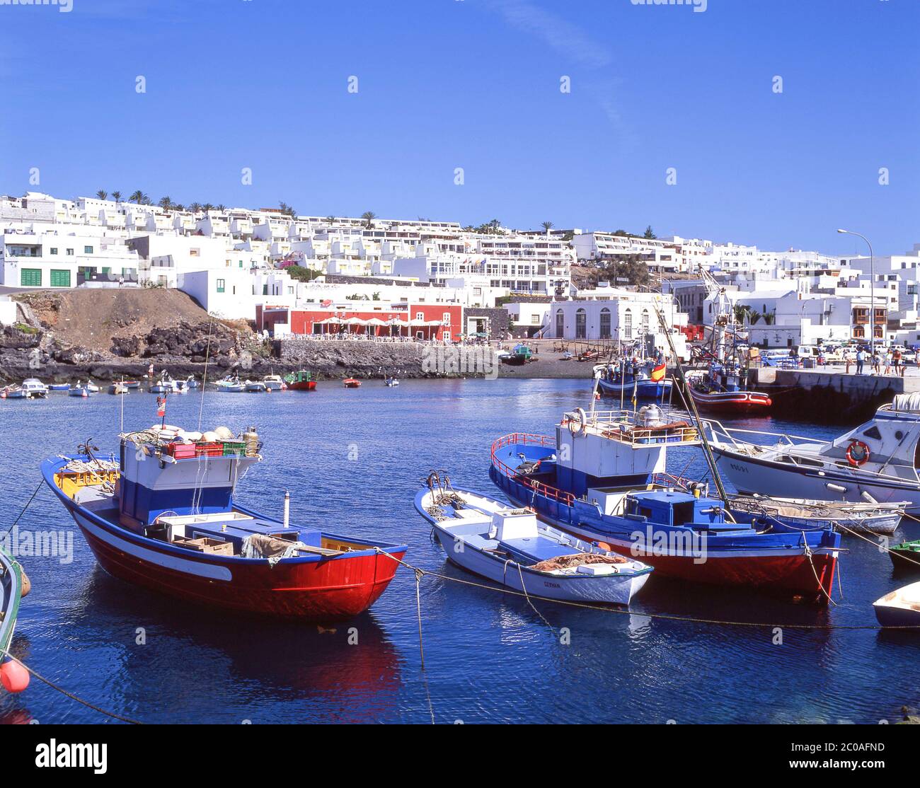 Barche da pesca nel porto di Puerto del Carmen, Lanzarote, Isole Canarie, Spagna Foto Stock