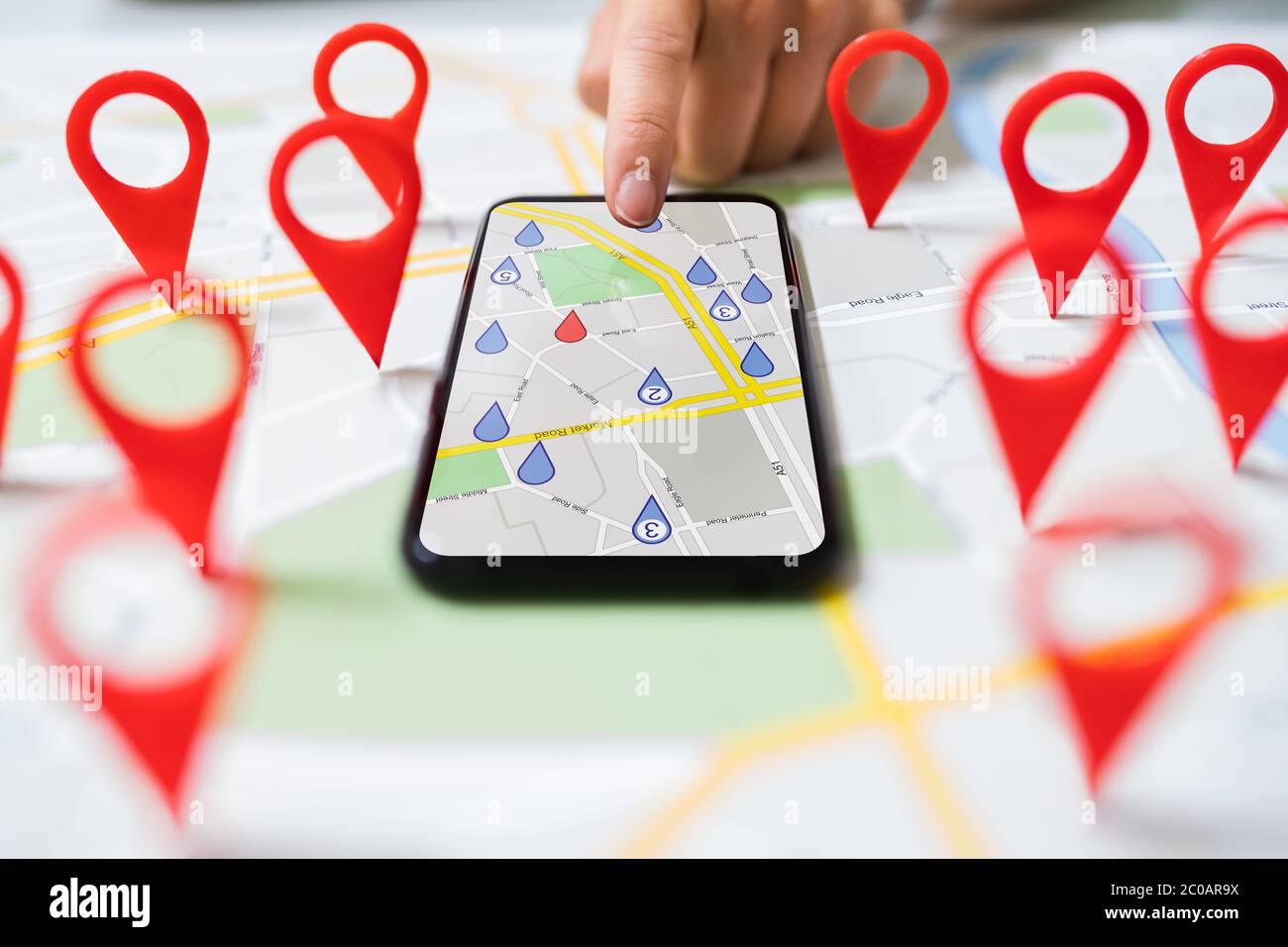 Ricerca segnaposto mappa locale in Città Foto Stock