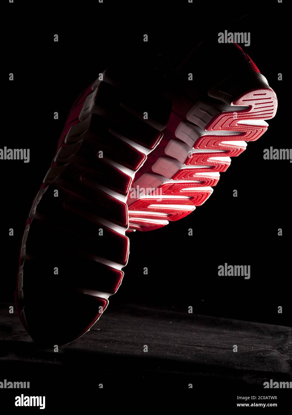 running person, vista dal basso, suole Foto Stock