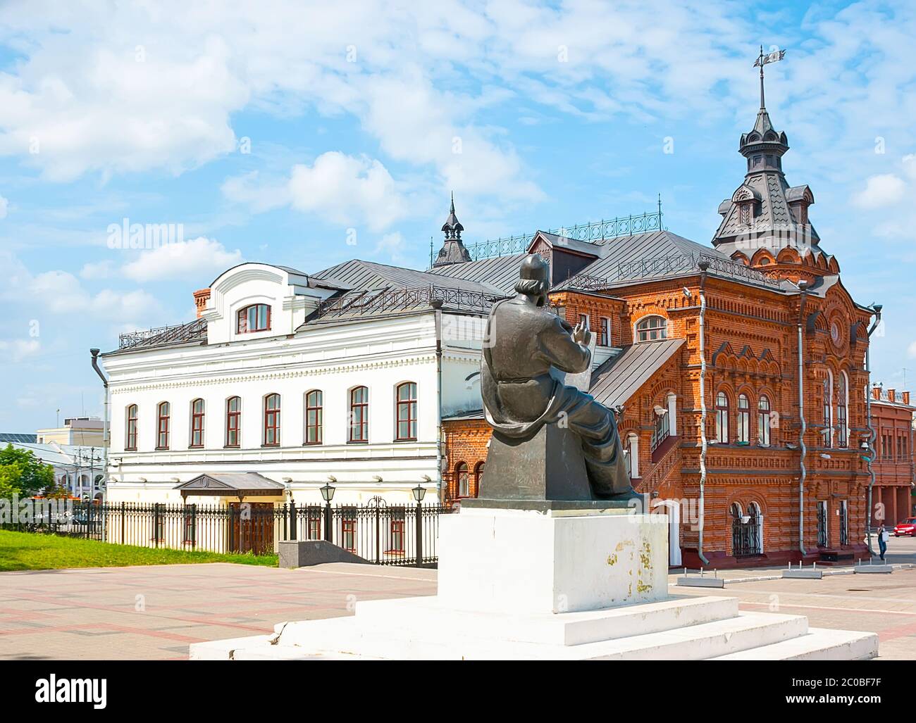 Il monumento al famoso pittore Andrey Rublev, di fronte all'ex edificio del comune di Vladimir, Russia Foto Stock