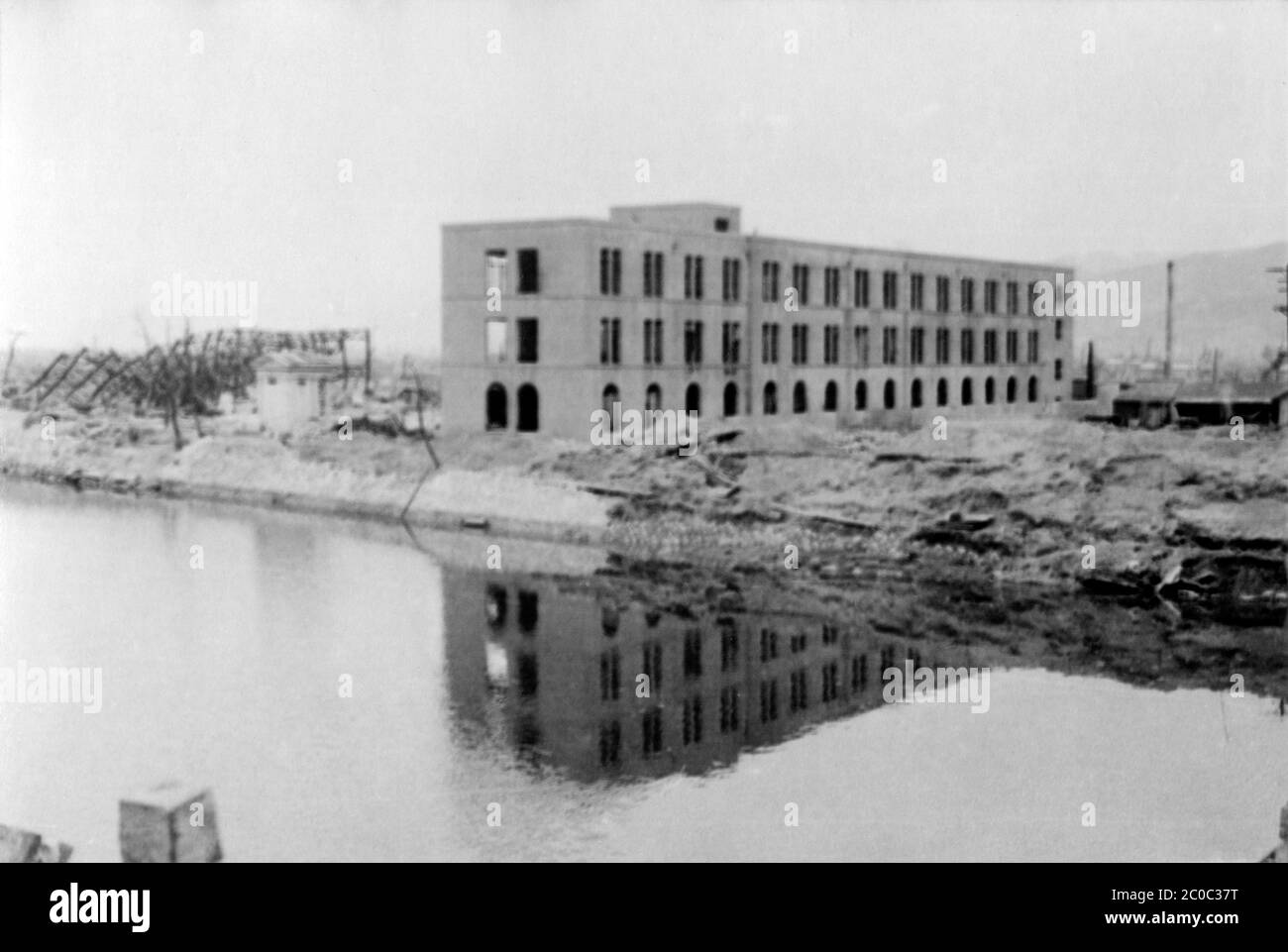 [ 1946 Giappone - bombardamento atomico di Hiroshima ] – foto di archivio militare statunitense delle conseguenze del bombardamento atomico di Hiroshima, febbraio 1946 (Showa 21). Avvertenza: Chiaro, ma leggermente fuori fuoco. stampa d'argento in gelatina d'epoca del xx secolo. Foto Stock