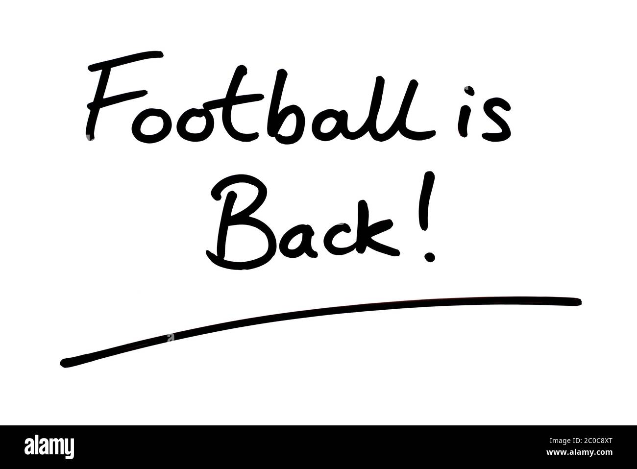 Il calcio è tornato! scritto a mano su sfondo bianco. Foto Stock Il calcio è tornato! scritto a mano su sfondo bianco. Foto Stock