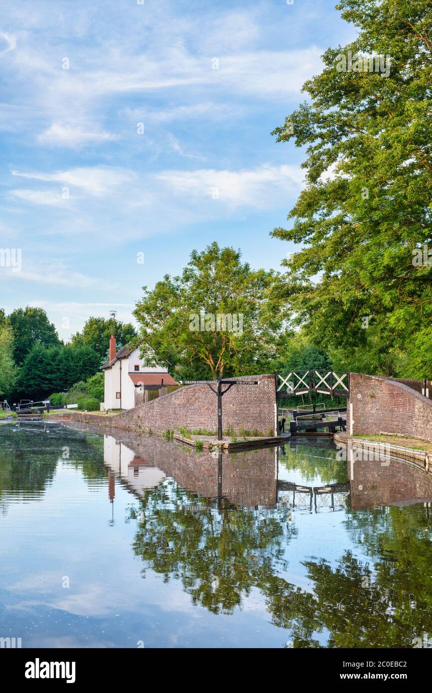 Kingswood Canal Junction, dove il canale Stratford-upon-Avon incontra il Grand Union Canal a Lapworth, Warwickshire, Inghilterra Foto Stock