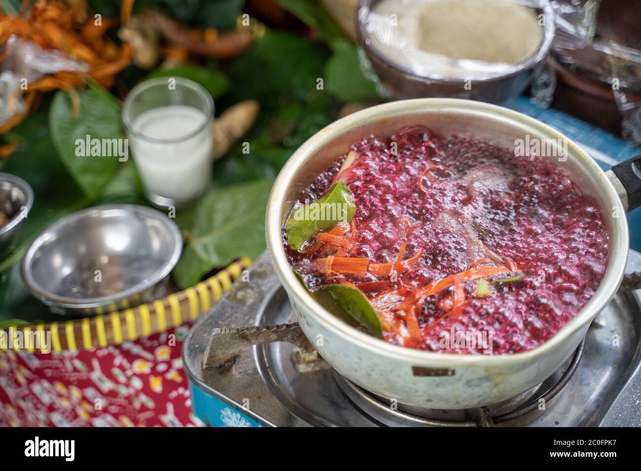 Wedang uwuh tradizionale Giavanese bevanda, fatta da spezie ed erbe Foto Stock