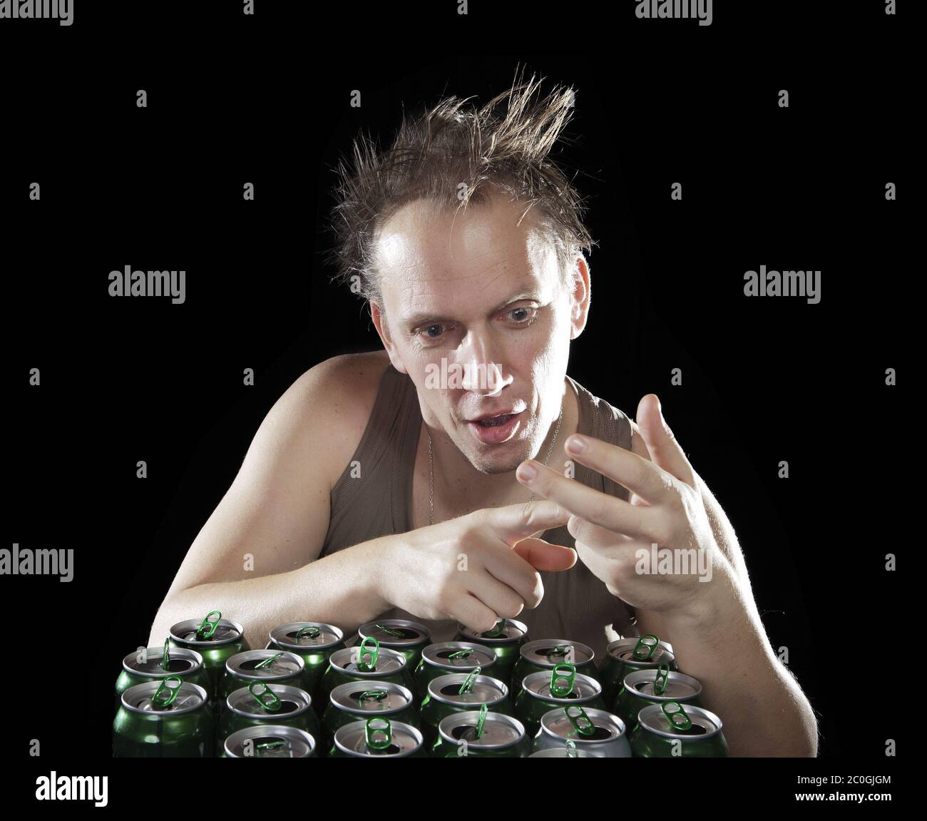 uomo tisy con i capelli tosati con stupore Foto Stock