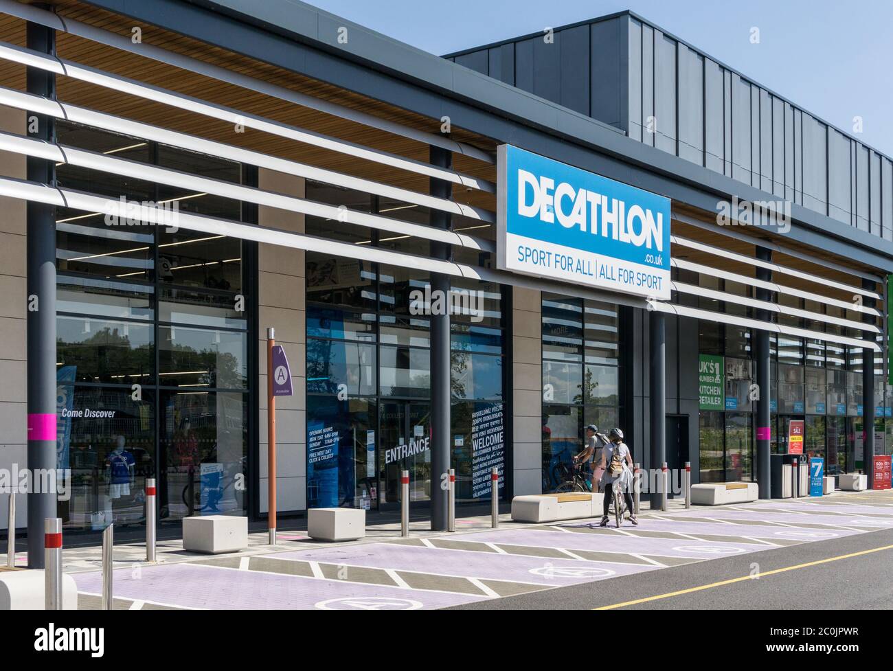 Decathlon, centro commerciale Rushden Lakes, Northamptonshire, Regno Unito Foto Stock