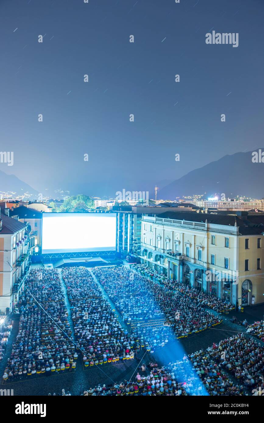 Festival del Cinema Locarno a Dusk e con Star Trails in Svizzera. Foto Stock