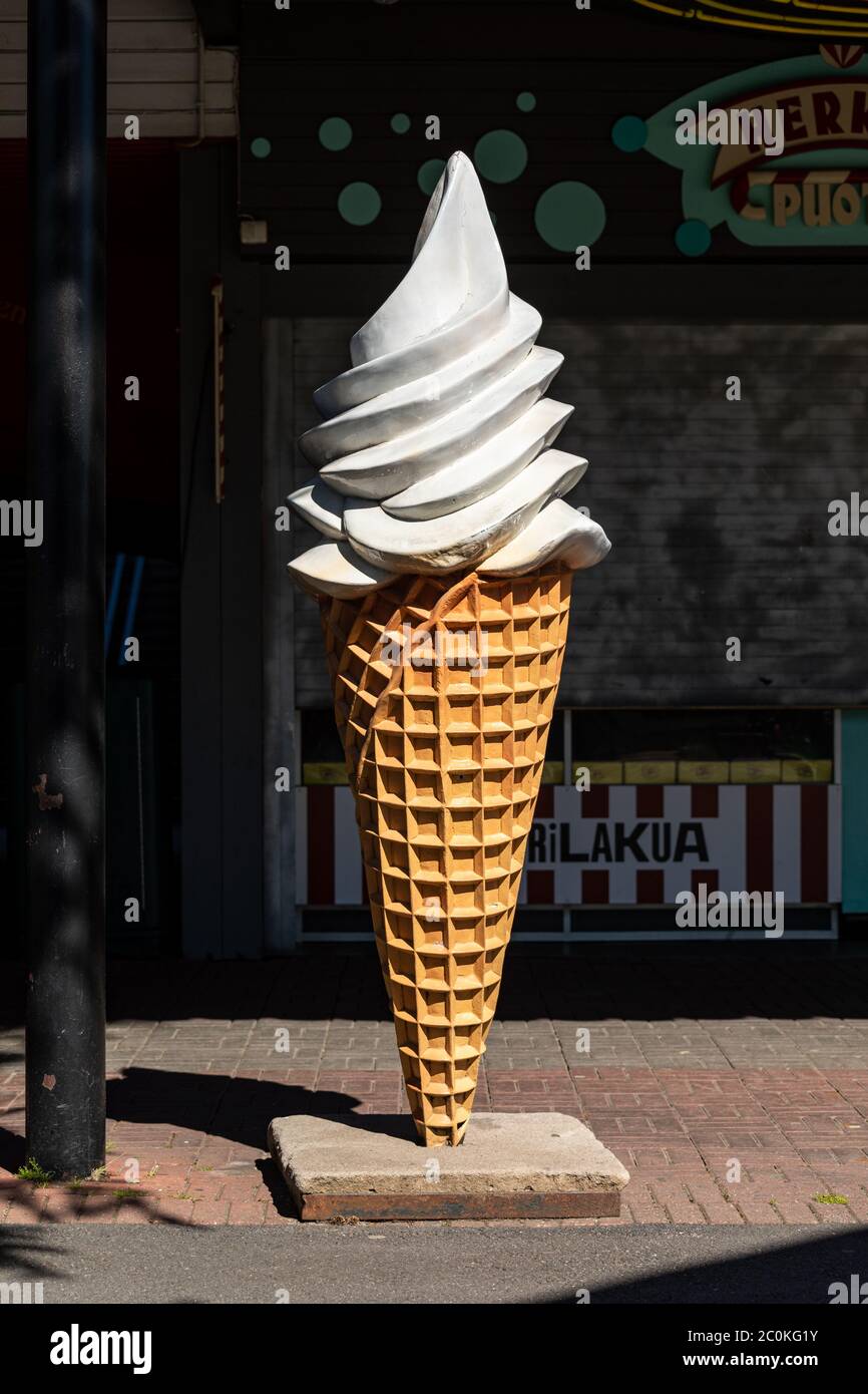 Ciuccio di cono gelato per servire morbido Foto Stock