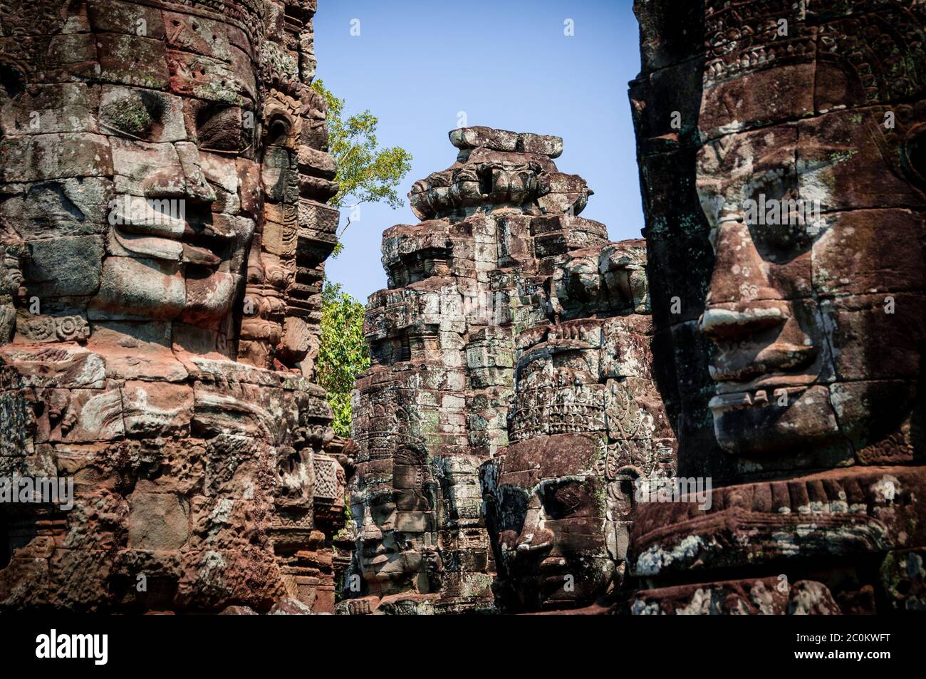 Capo encarved in pietra tempio Bayon Angkor Foto Stock