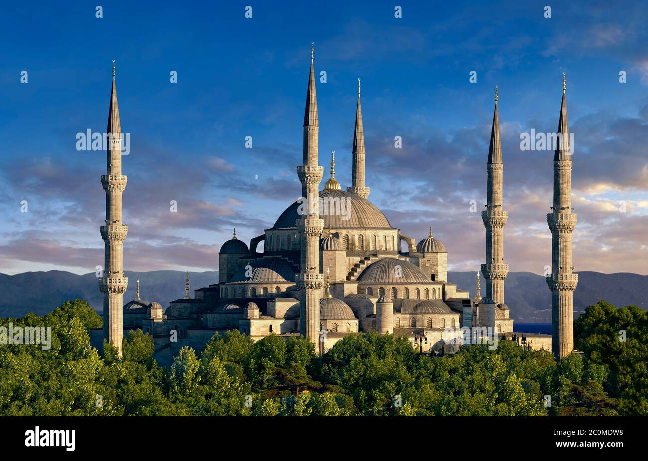 La Moschea del Sultano Ahmed (Sultanahmet Camii) o la Moschea Blu, Istanbul, Turchia. Costruito dal 1609 al 1616 durante il dominio di Ahmed I. Foto Stock