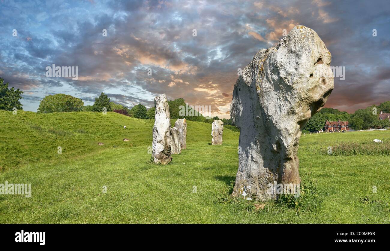 Avebury Neolitico in piedi cerchio di pietra il più grande in Inghilterra, Wiltshire, Inghilterra, Europa Foto Stock