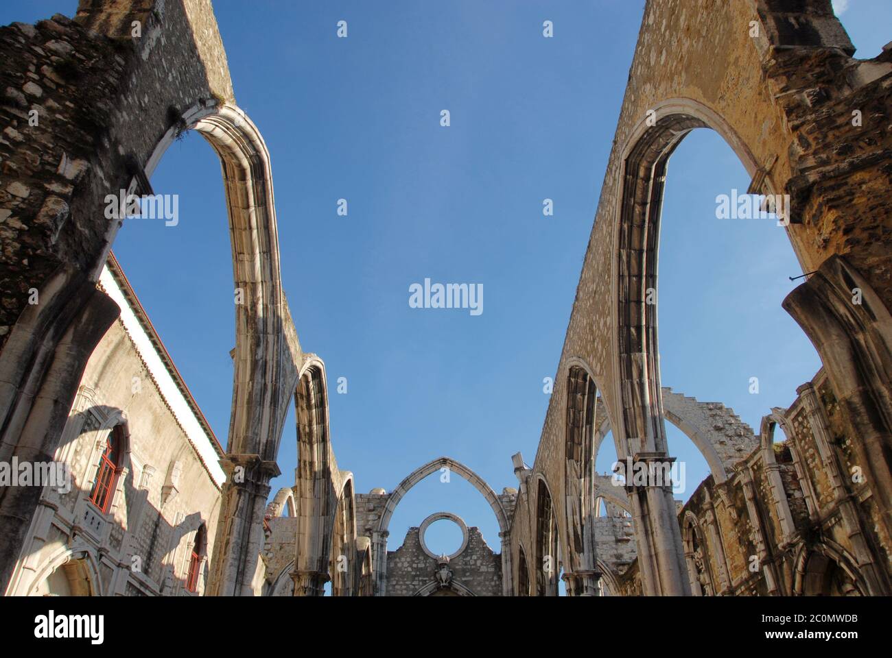 Il convento di Carmo è un convento dell'ordine carmelitano. La grande chiesa gotica del convento fu distrutta dal terremoto del 1755. Foto Stock